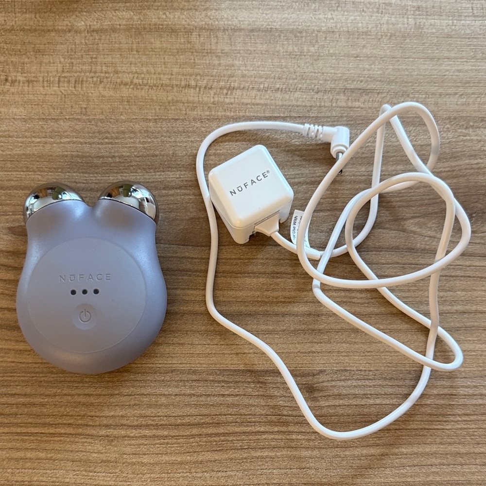 NUFACE MINI Facial Toning Device with Charger - Gray